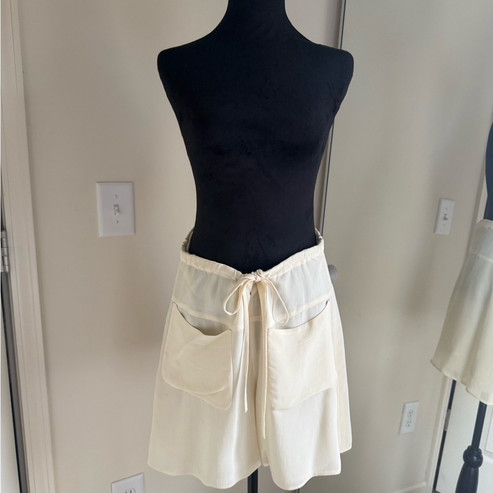 Giorgio Armani Cream Cargo Shorts High-Waisted Relaxed Fit